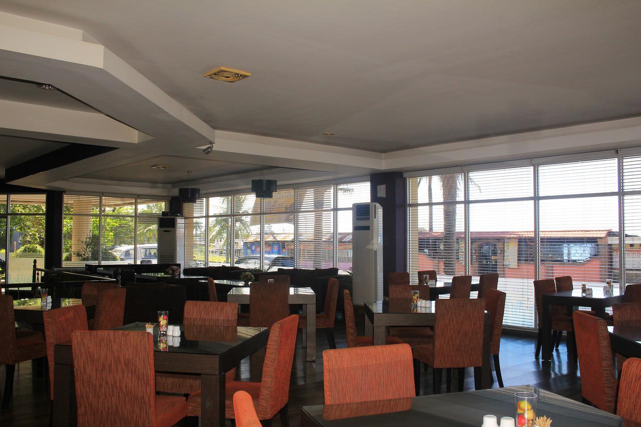 Hotel Formosa Manado Bagian luar foto